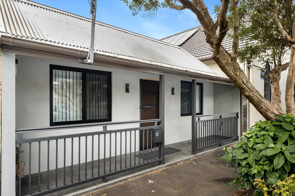 Beautifully Renovated Terrace in a Vibrant Village Setting