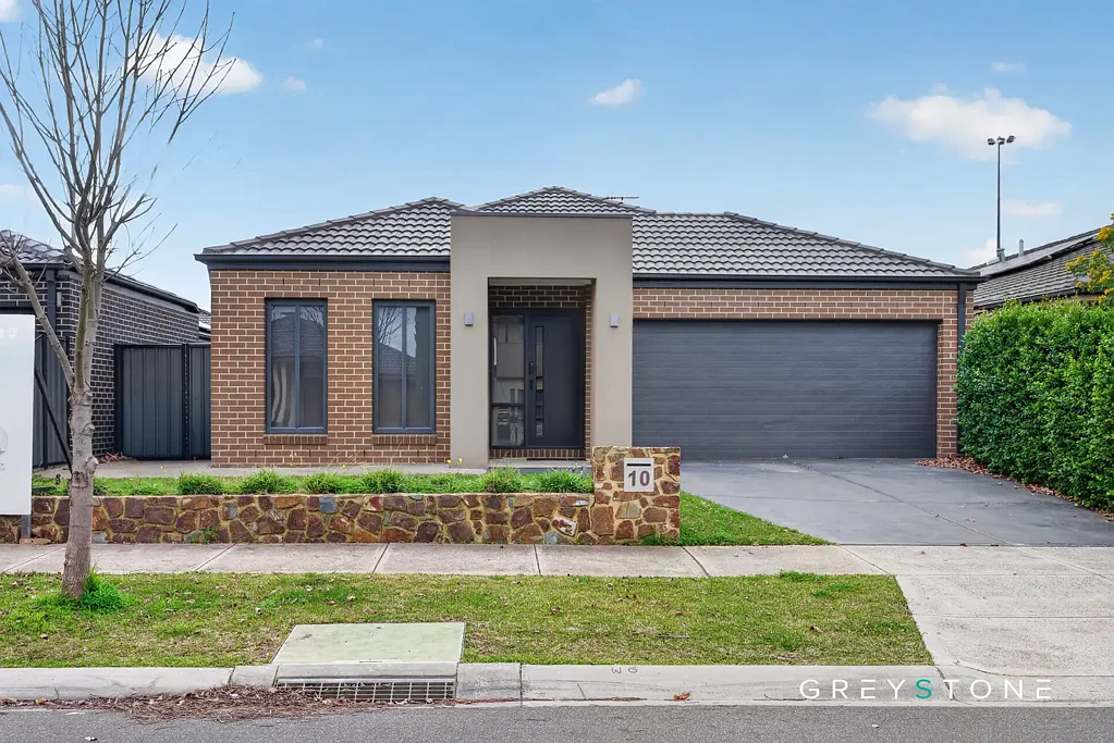 Fraser Rise 4 Slaapkamer Modern Family Living with Style and Substance - Now Available with Vacant Possession!