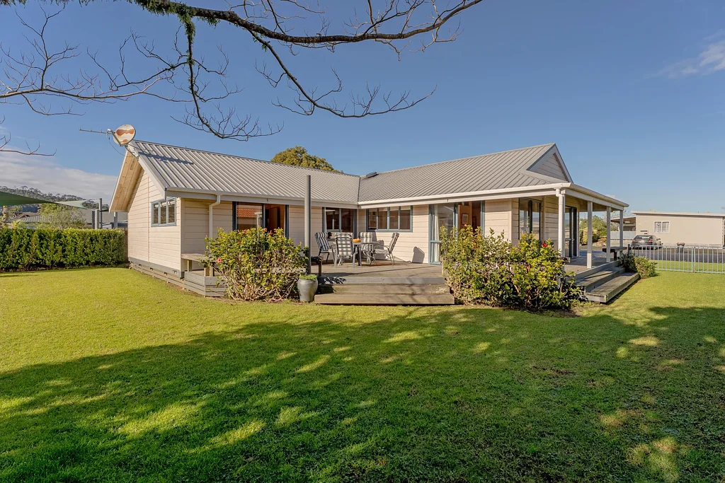 Whitianga 3कमरा Town close, beach closer - bach perfect!