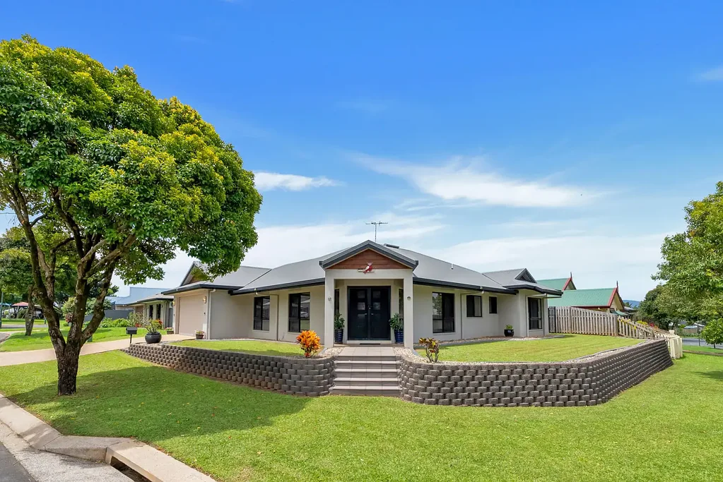 Spacious & Secure Airconditioned Family Home - Office - Solar