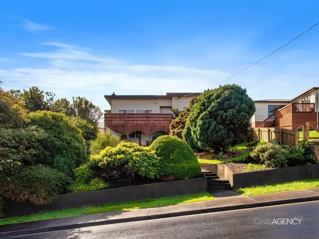 Smithton 2房  Centrally Located & Packed With Potential!