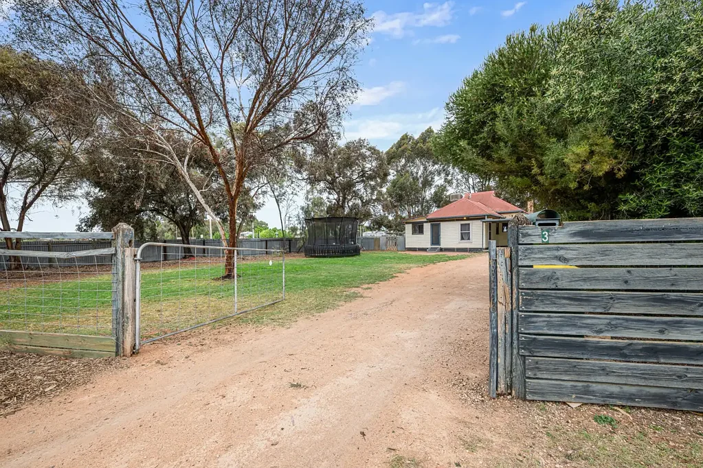 3 Railway Crescent, Irymple, VIC 3498