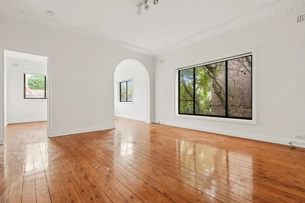 Spacious Art Deco Apartment in Prime Bellevue Hill Location