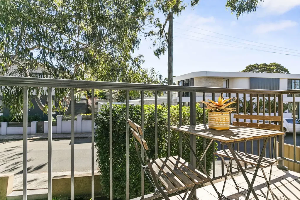 Lilyfield 2कमरा Light-Filled Top-Floor Apartment with City Views and Parking