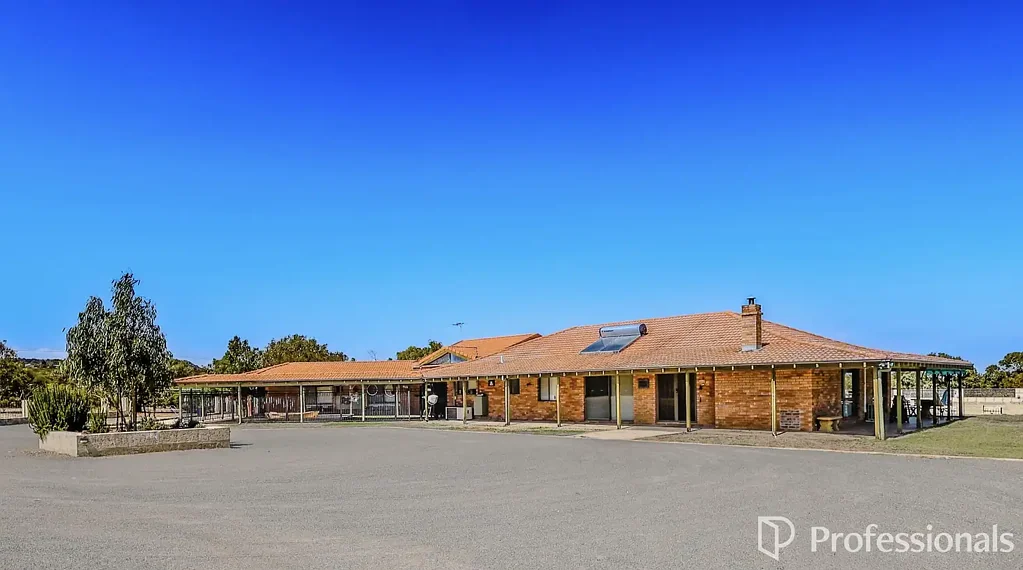 Waggrakine 7房  Want to escape Suburbia to a serene family Homestead…