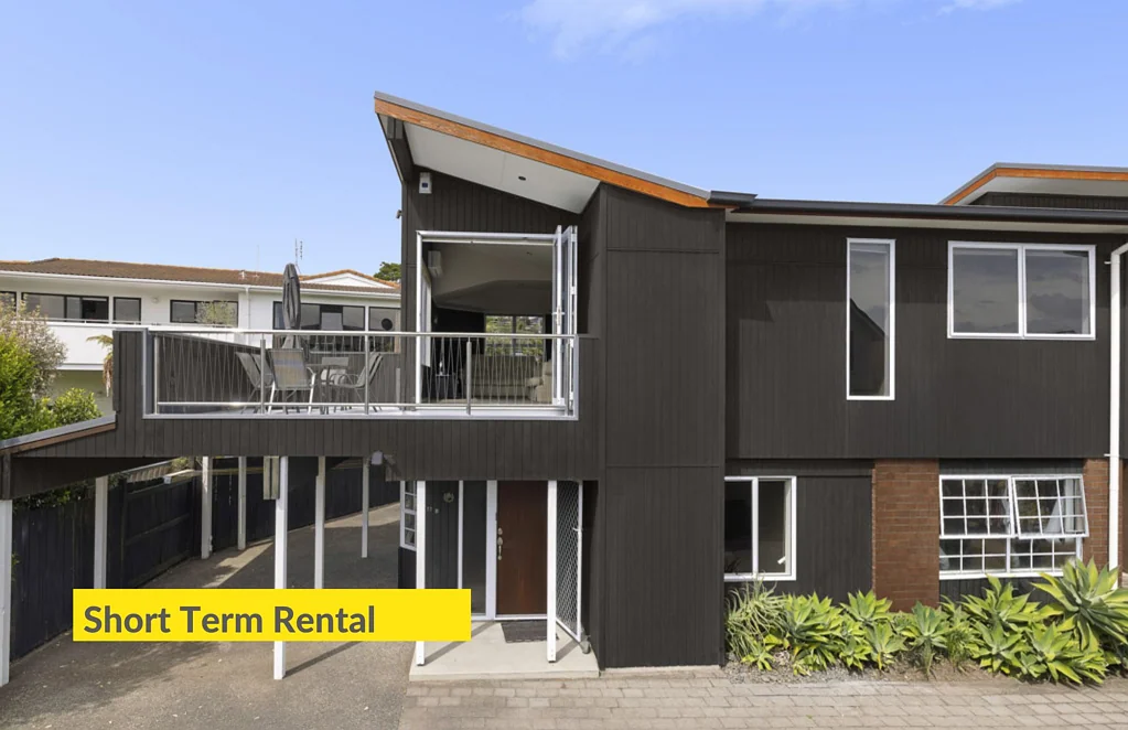 Two-Level Home with Harbour Views & Relaxed Lifestyle