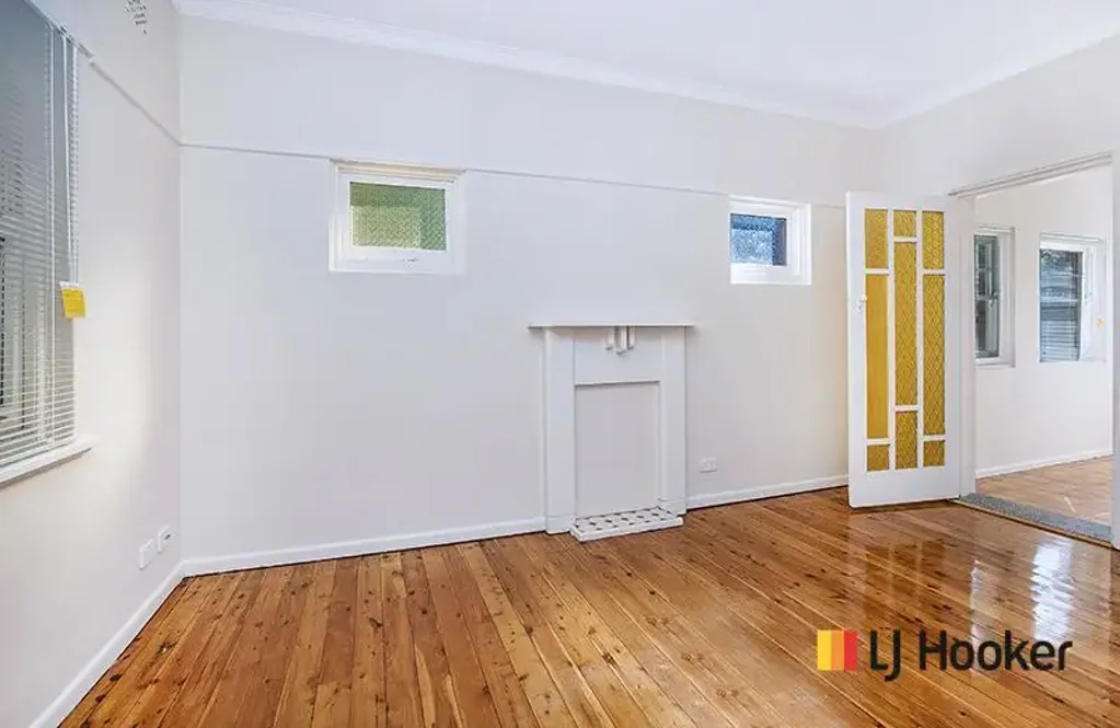 Modern 2 Bedroom Unit Close to Station & Village