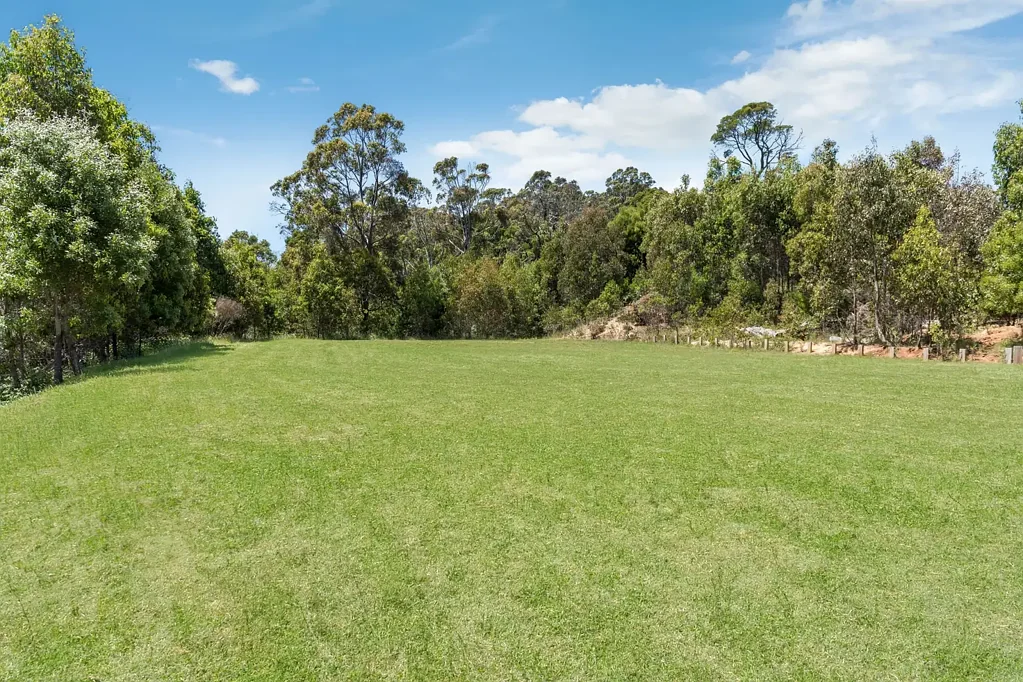 Lyonville  Beautiful South-West Lyonville, 8 Acres of Land – Perfect for Your Sustainable Home and Hobby Farm.