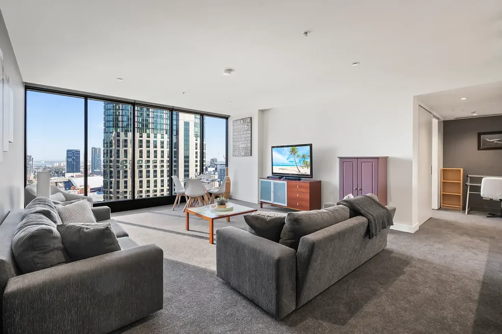 Oversized Apartment - Freshwater Place