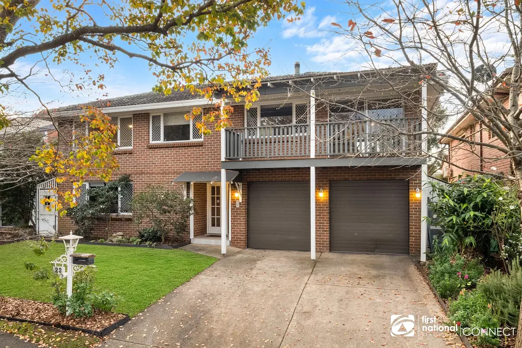 Gorgeous Renovated Home - Multiple Living Areas