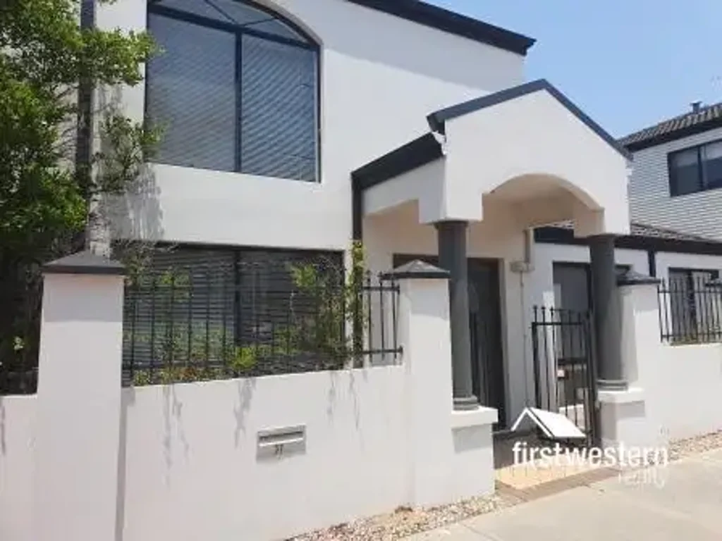 Centrally located townhouse in the heart of Joondalup