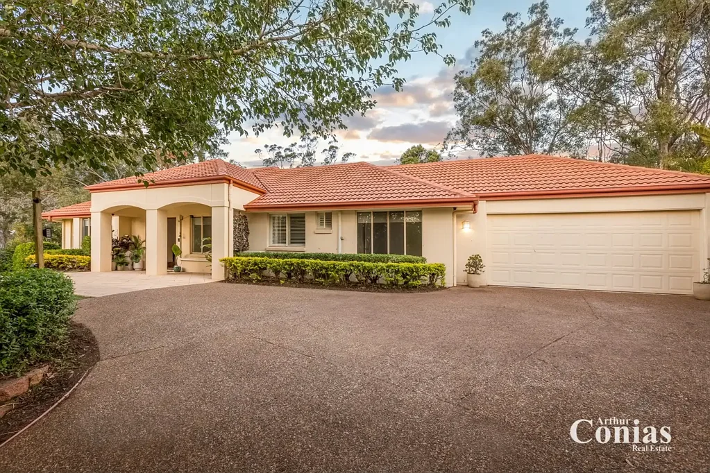 Karana Downs 4房 珍贵、高地家庭住宅，坐拥美景与私密 Valuable, Elevated Family Home Offering Views and Privacy