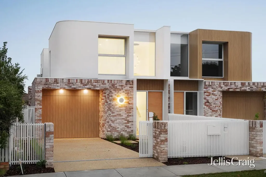 Heidelberg Heights 4房 现代永恒设计 高质量装修 橡木地板 天窗照明 Smeg电器 开放式空间 步行便利设施 Setting a new Benchmark in Luxury Living