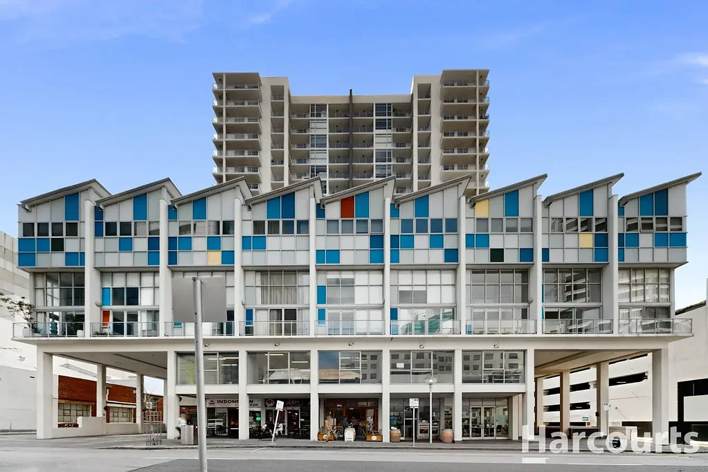 Modern Apartment Offering Exceptional City Convenience