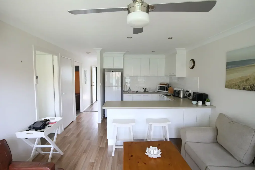 Modern Two bedroom Unit!!