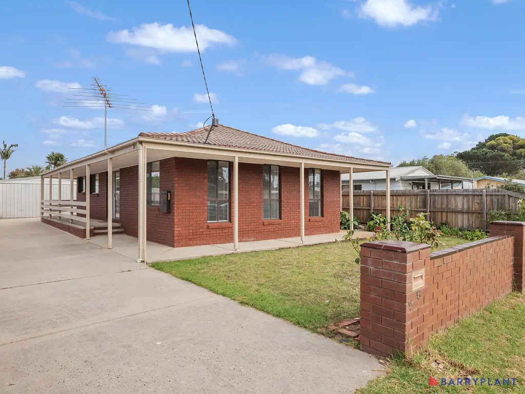 Cowes 3 Bedroom Charming Newly Renovated Home in a Peaceful Pocket of Cowes