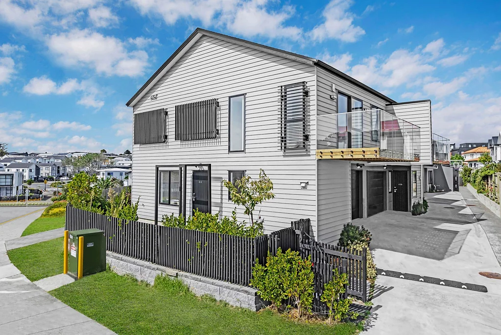 Mount Roskill 3房  Modern Home with Mountain Views - Better Than New
