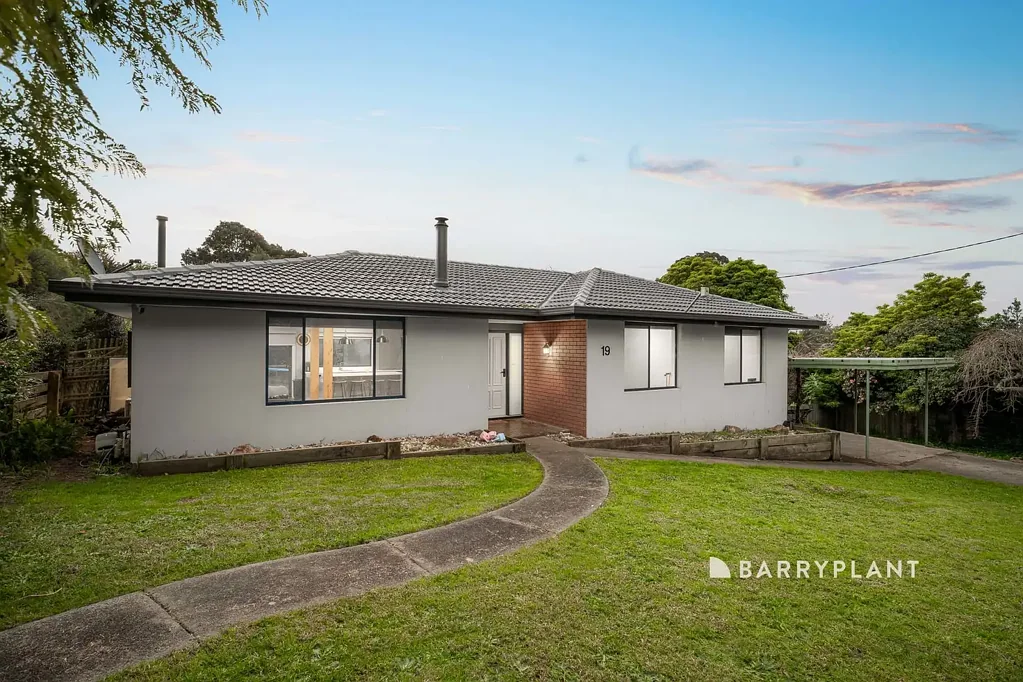 Drouin 3Zimmer Renovated to Impress on a Rare 1,087m² Allotment