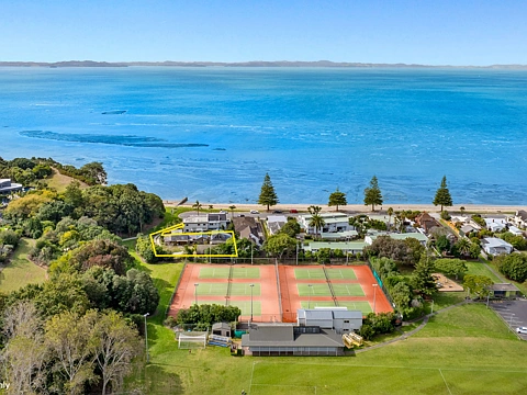 Eastern Beach 4房  1117sqm next to the waterfront in Macleans Zone