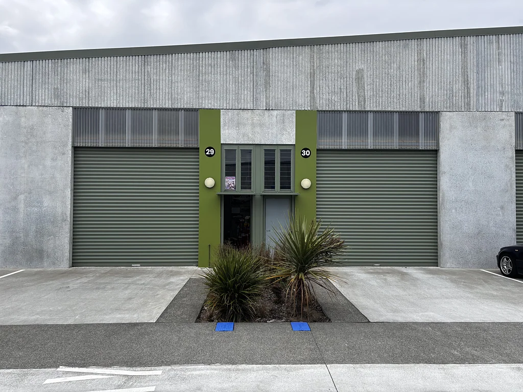 Petone Lease 1 or 2 units!
