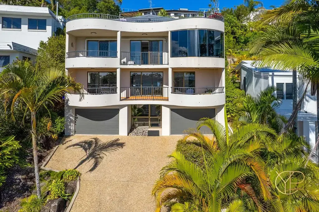 Coastal Luxury Living in Prime Alexandra Headland Location