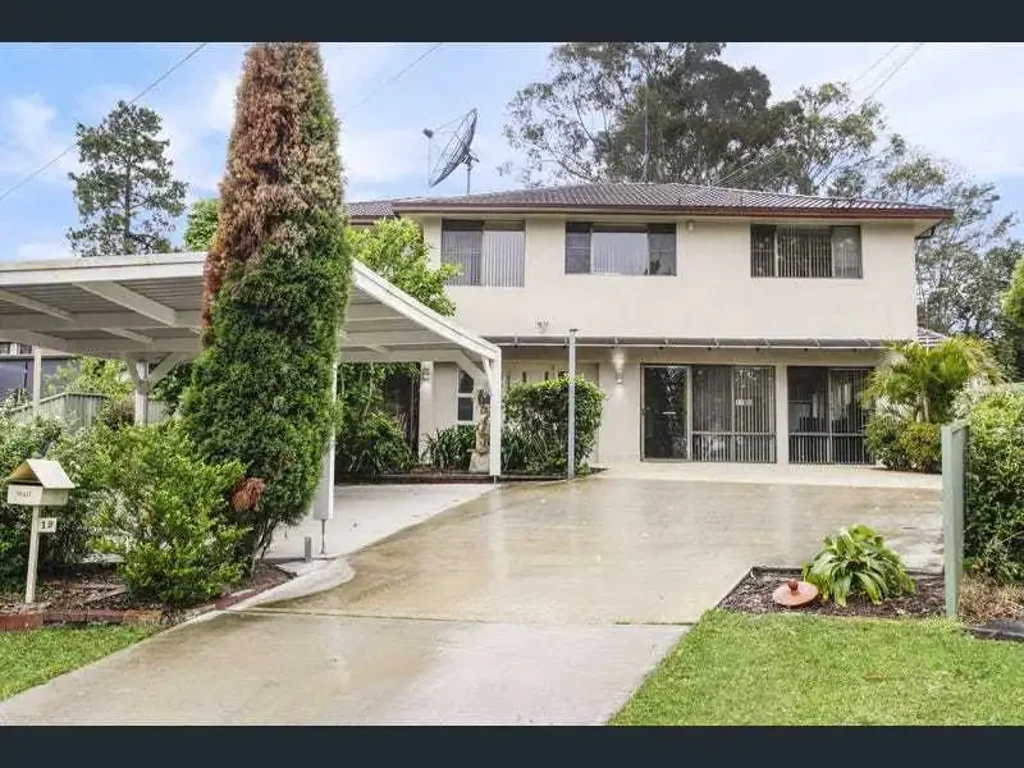 Spacious 6-Bedroom Family Home in Prime Seven Hills Location!