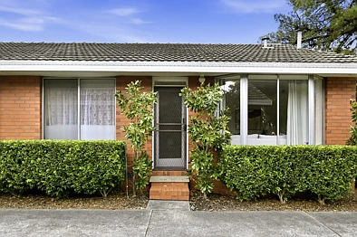 Nunawading 2房 经济实惠入门 首次置业优选 Nunawading站旁 便利生活触手可及 宽敞卧室木地板 私密易维护后院 Endless Potential in a Prime Walk-to-Station Location