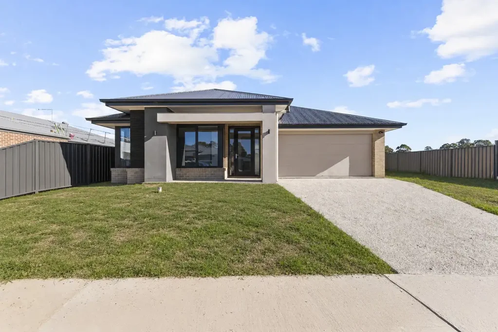 Glengarry 4 Slaapkamer Brand New Family Living in the Heart of Glengarry