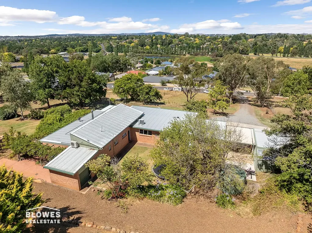 Orange 5Kwarto BEAUTIFUL HOME ON LARGE ELEVATED BLOCK WITH VIEWS!