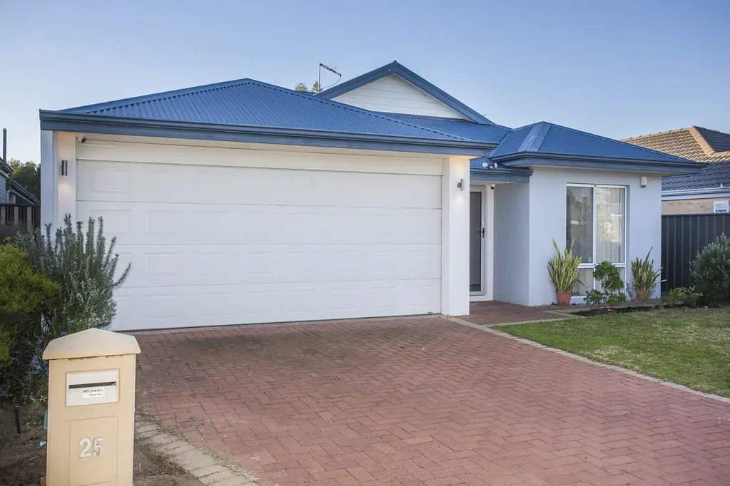 Piara Waters 4房  High-Tech, Huge, Presents Like New Home, Park Vista!
