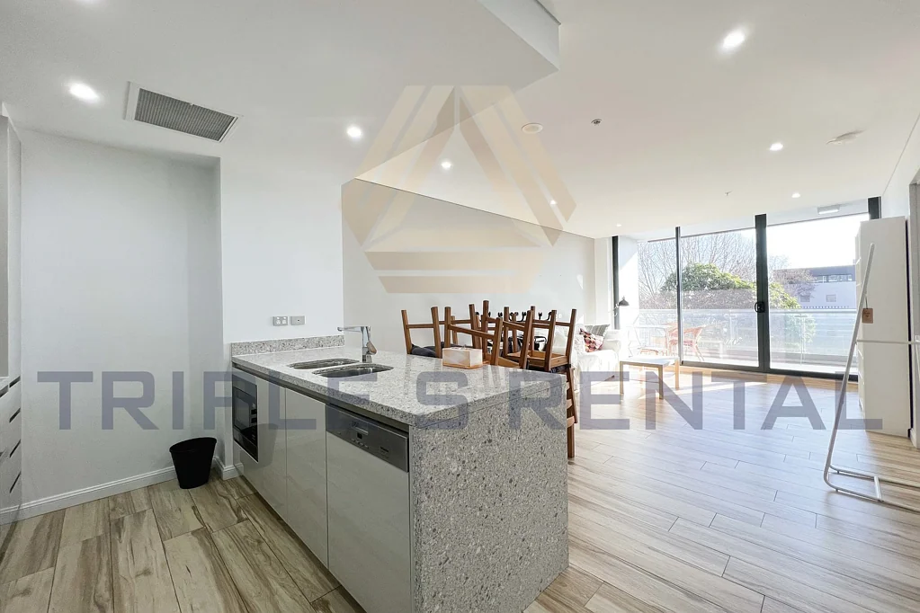 ONE BEDROOM ONE BATHROOM APARTMENT WITH PARKING SPACE!
