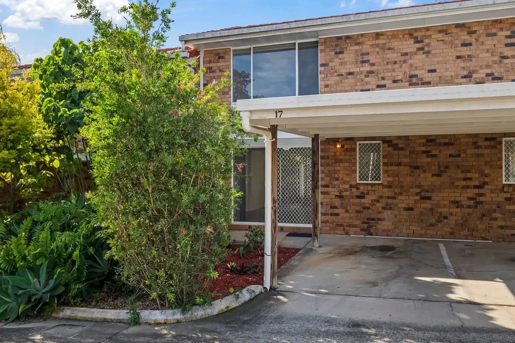 Renovated, 2 bedroom townhouse in Prime Location