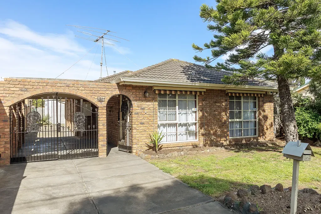 Charming Family Home in Altona Meadows!