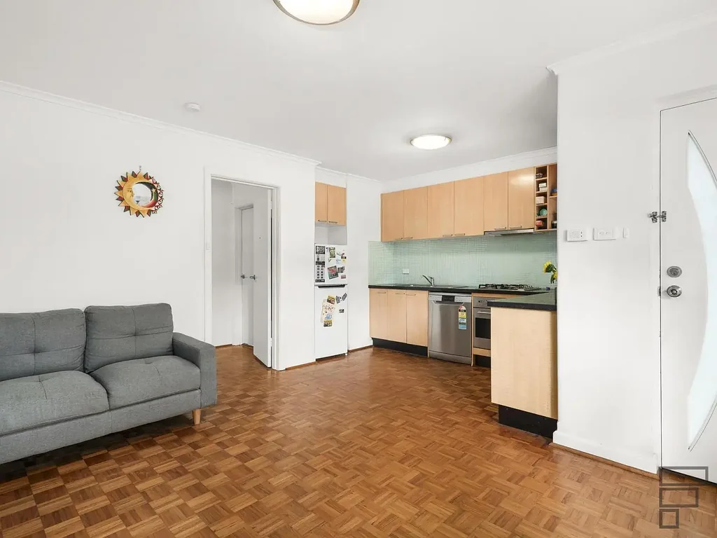 Elsternwick 1 Bedroom Location Location Location