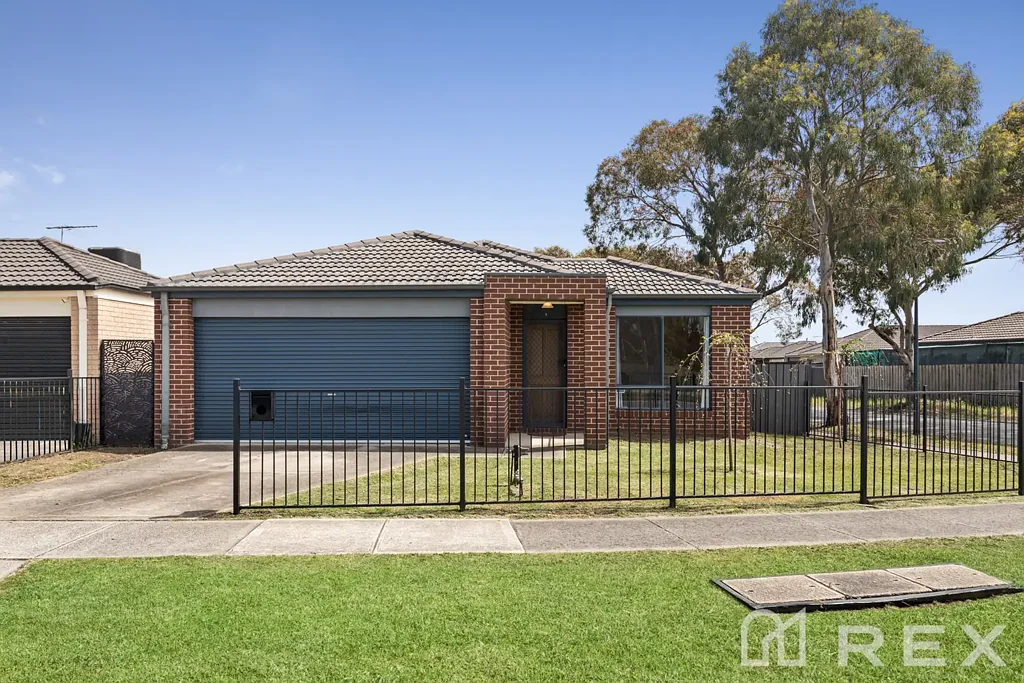 Cranbourne West 3कमरा BEAUTIFULLY RENOVATED, IMMACULATELY PRESENTED & READY TO ENJOY!
