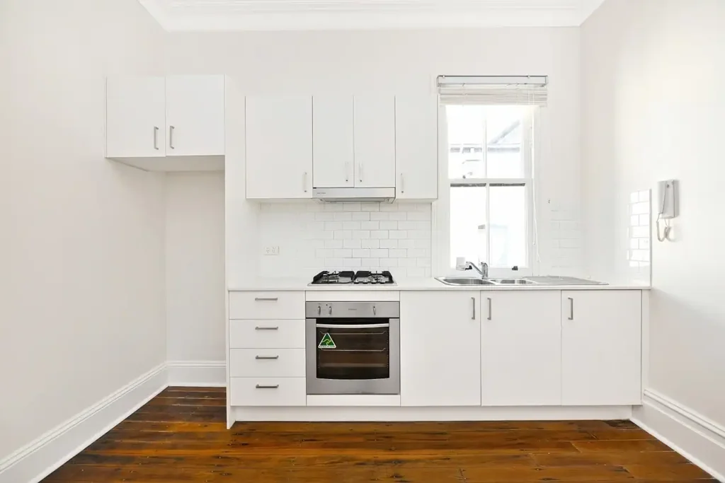 Charming Victorian Apartment – Prime Stanmore Location