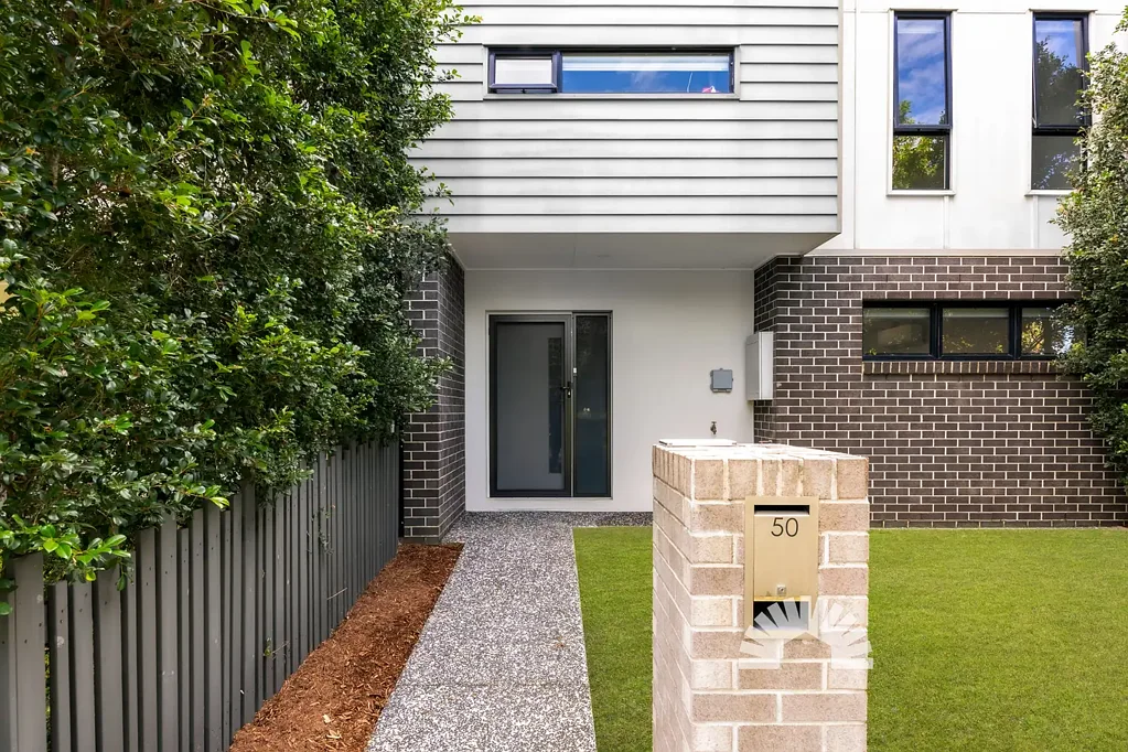 Narangba 3房 现代联排别墅生活，无物业管理费 Modern Townhouse Living with No Body Corporate