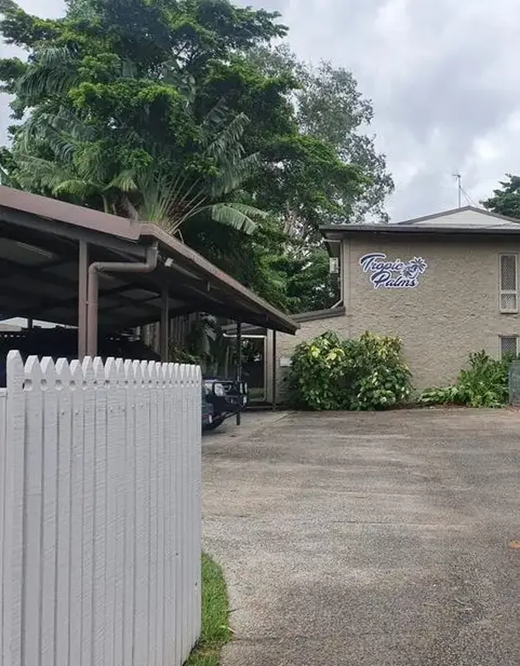 NEAT TOWNHOUSE IN CONVENIENT LOCATION
