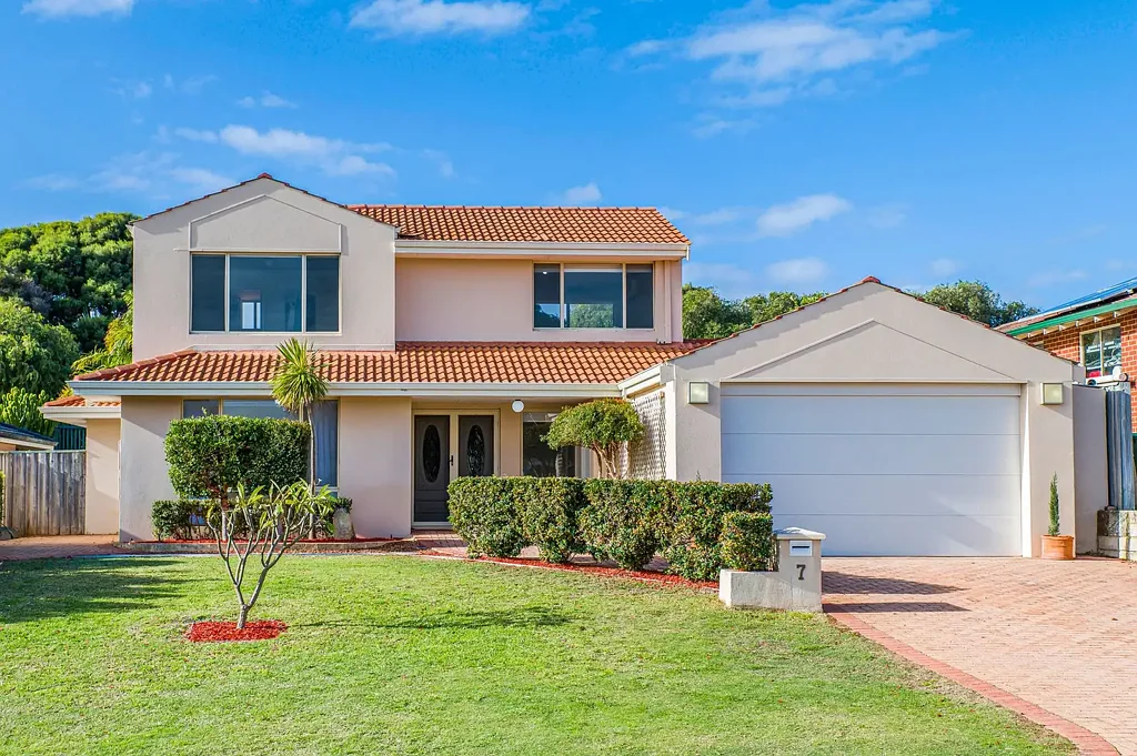 Currambine 4ห้องนอน Prestigious Golf Course Location with Ocean Glimpses