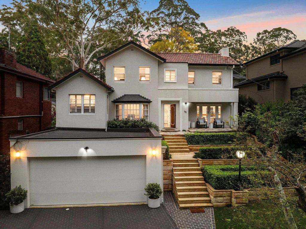 Pymble 5房 占地1151平方米私密绿洲上的家庭奢华与宏伟规模杰作 A masterclass in family luxury and grand scale on a private 1151sqm oasis