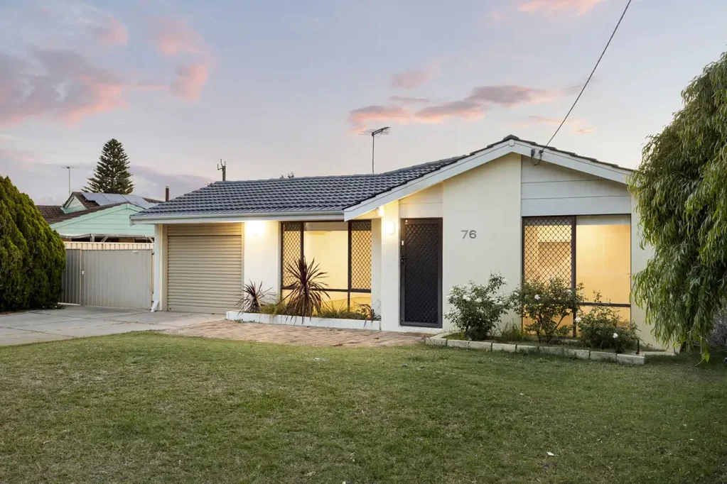Rockingham 4ห้องนอน Why: Because this updated residence promotes contemporary comfort throughout, while the spacious and multi-use gardens appeal to all