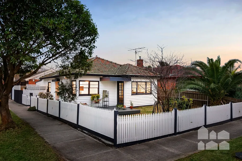 West Footscray 3غرفة نوم Move-In-Ready Comfort, Walk-To-Everything Convenience