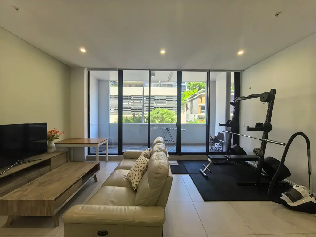 Modern Fully Furnished 2-Bedroom Apartment in the Heart of Mascot - Spectrum Building