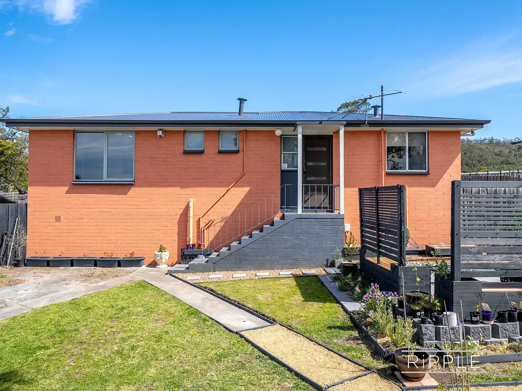 A peaceful, stylish home with exceptional gardens