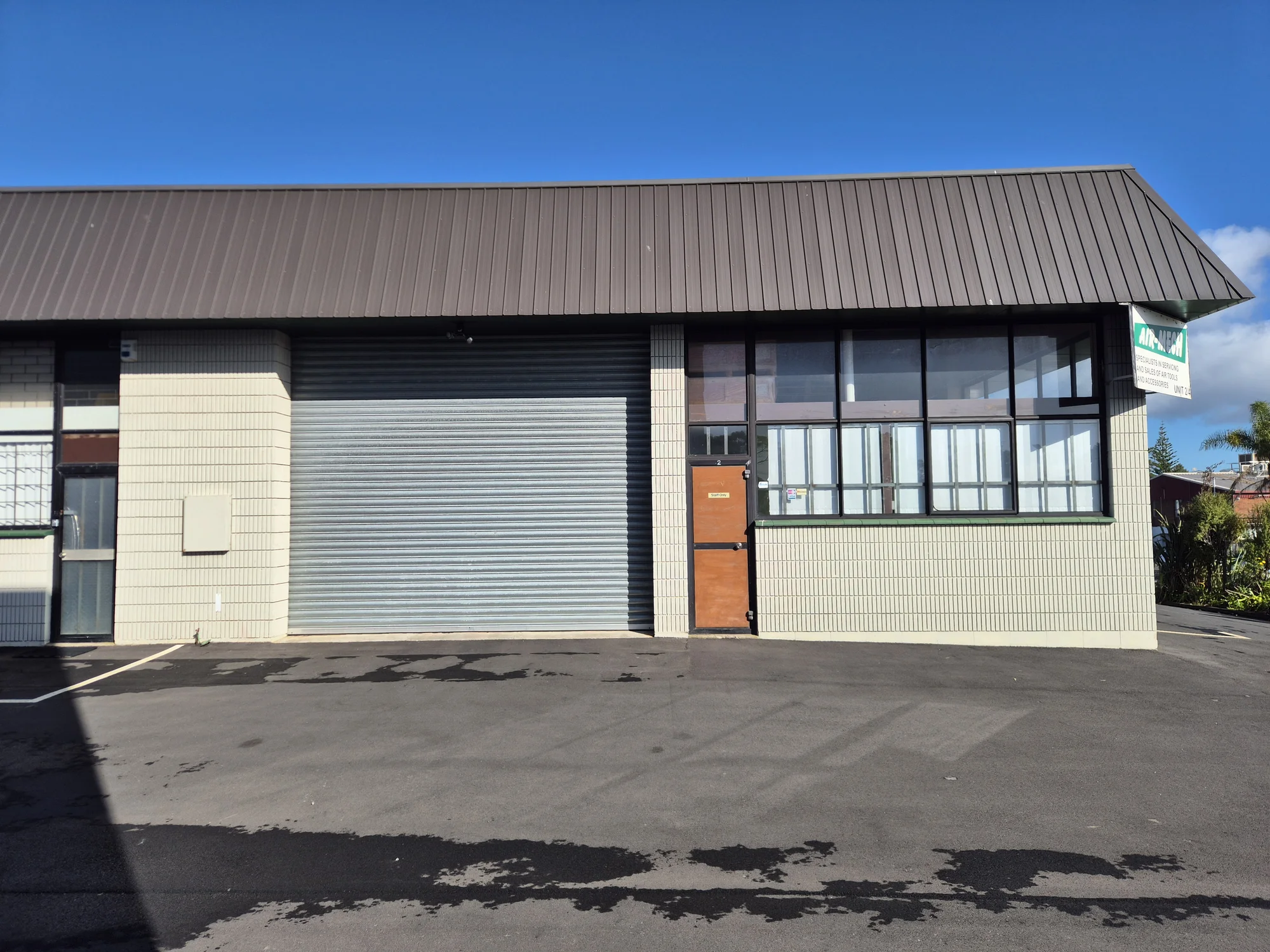 Ranui Industrial unit with mezzanine and 3 car parks