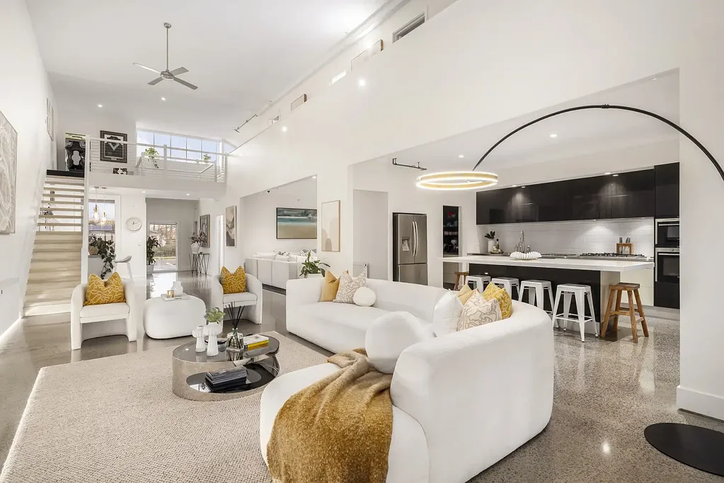 Mordialloc 4 Bedroom An Instant Hit of Warehouse WOW