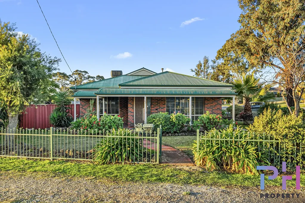 PRIME GOLDEN SQUARE LOCATION!