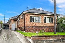 52 Rippon Avenue, Dundas