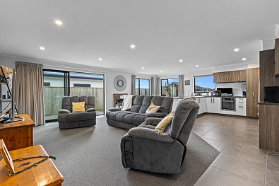 Burleigh 3Zimmer Downsize To Perfection & Practicality!