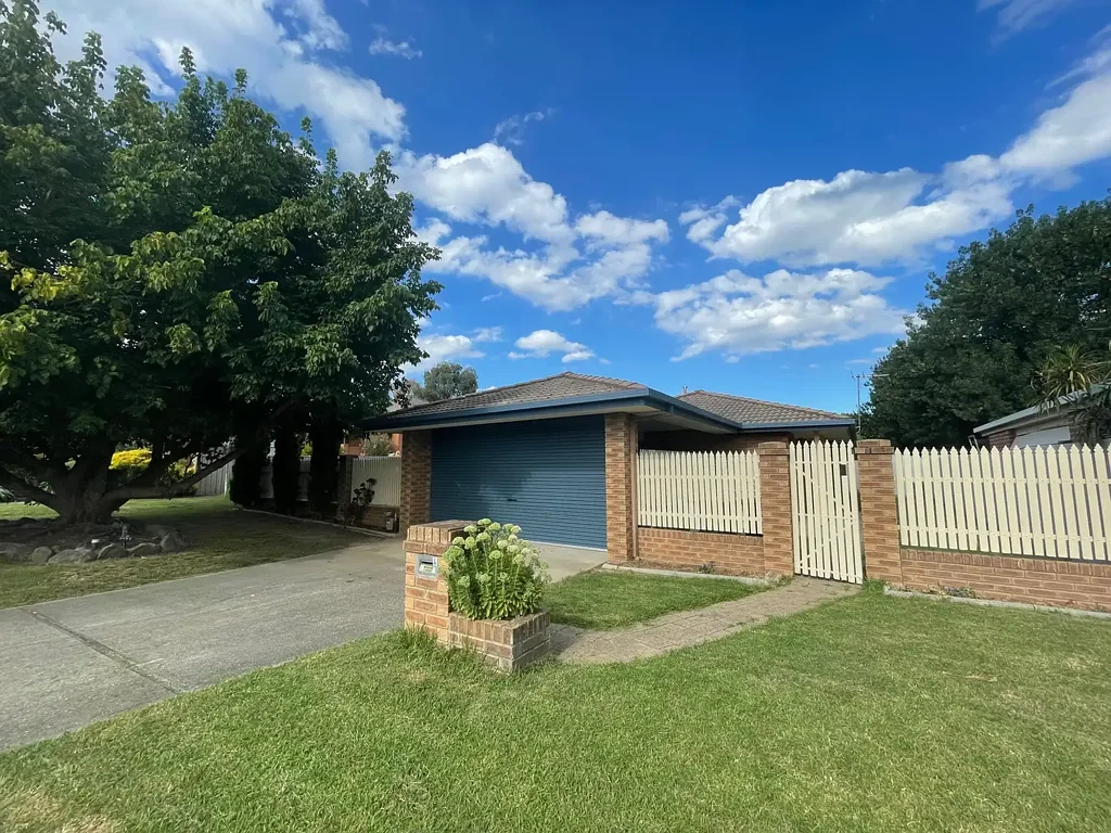 4 Sturtvale Court, West Albury, NSW 2640